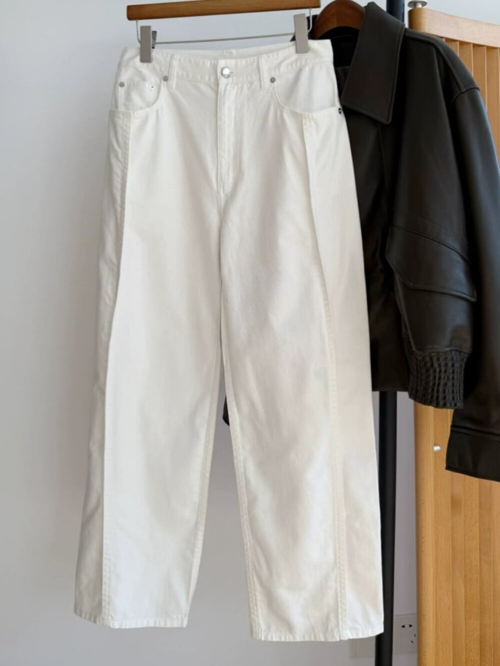Tibi NWOT Spring Denim Tuck Jean White 26 Short